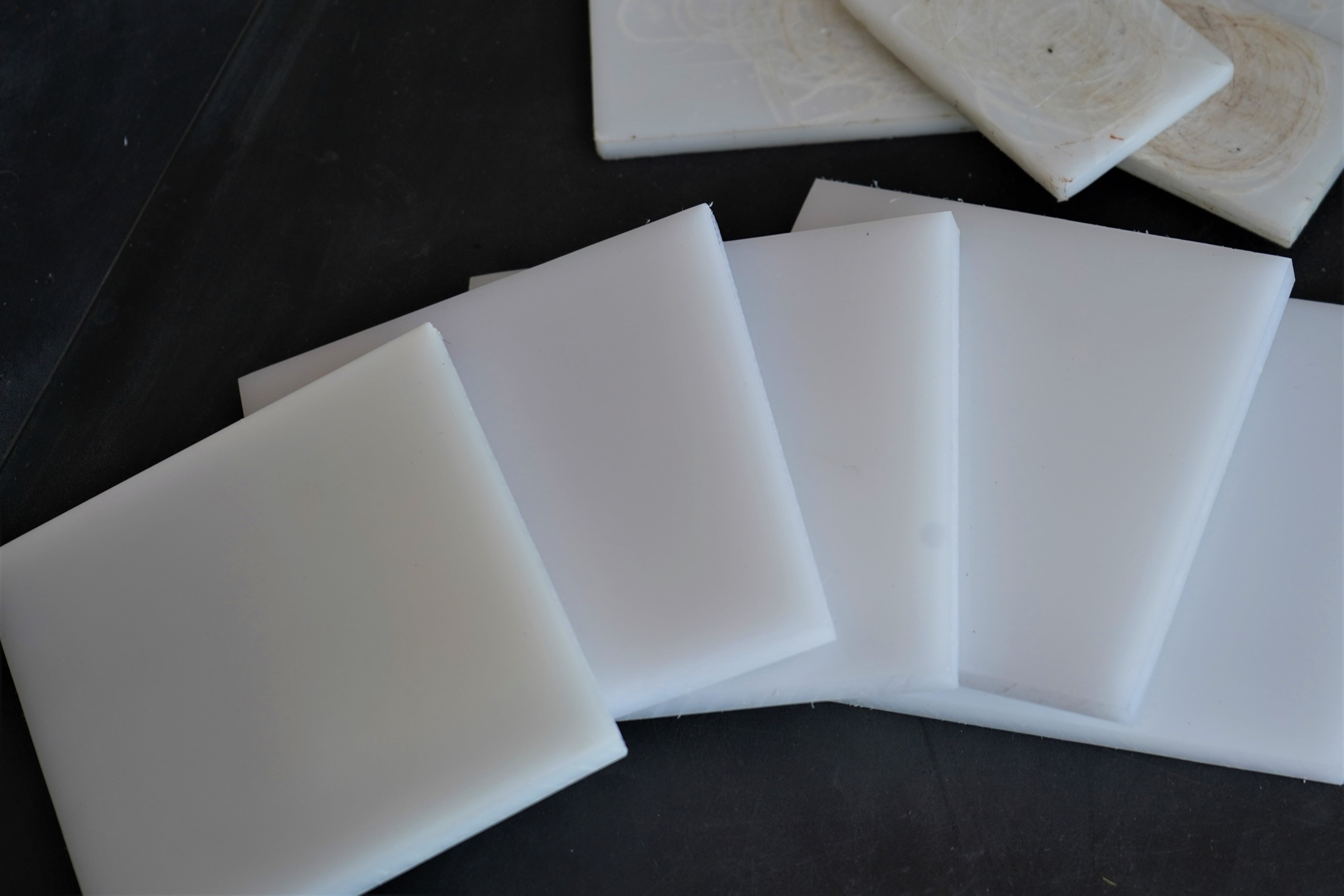 PPボードmini/100mm*100mm*8mm厚 穴あけ作業にも小物の型抜きを使う