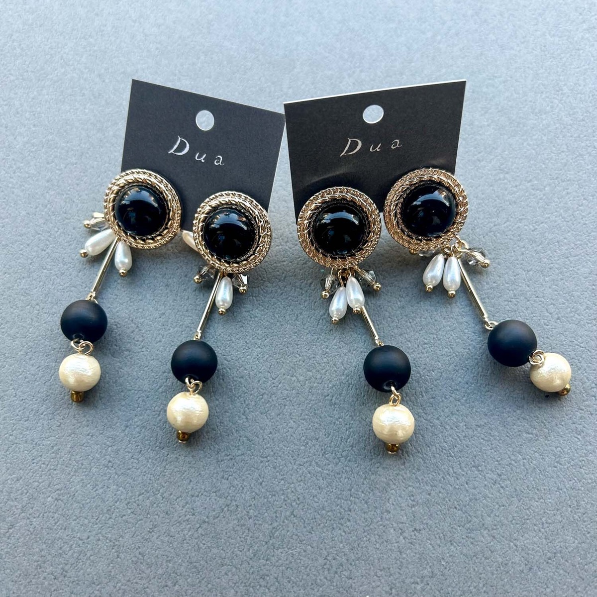 黒カボションとデザインチェーンの〈ピアス/イヤリング〉 | Dua 