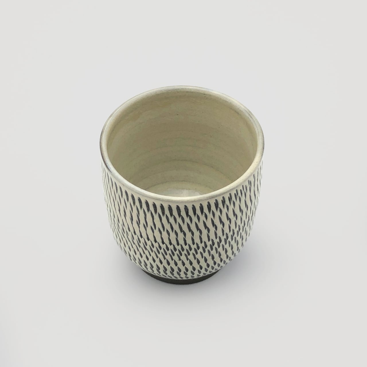 小鹿田焼 小袋窯 湯呑 飛びかんな 白 口径約7.5cm 陶器 和食器 民藝
