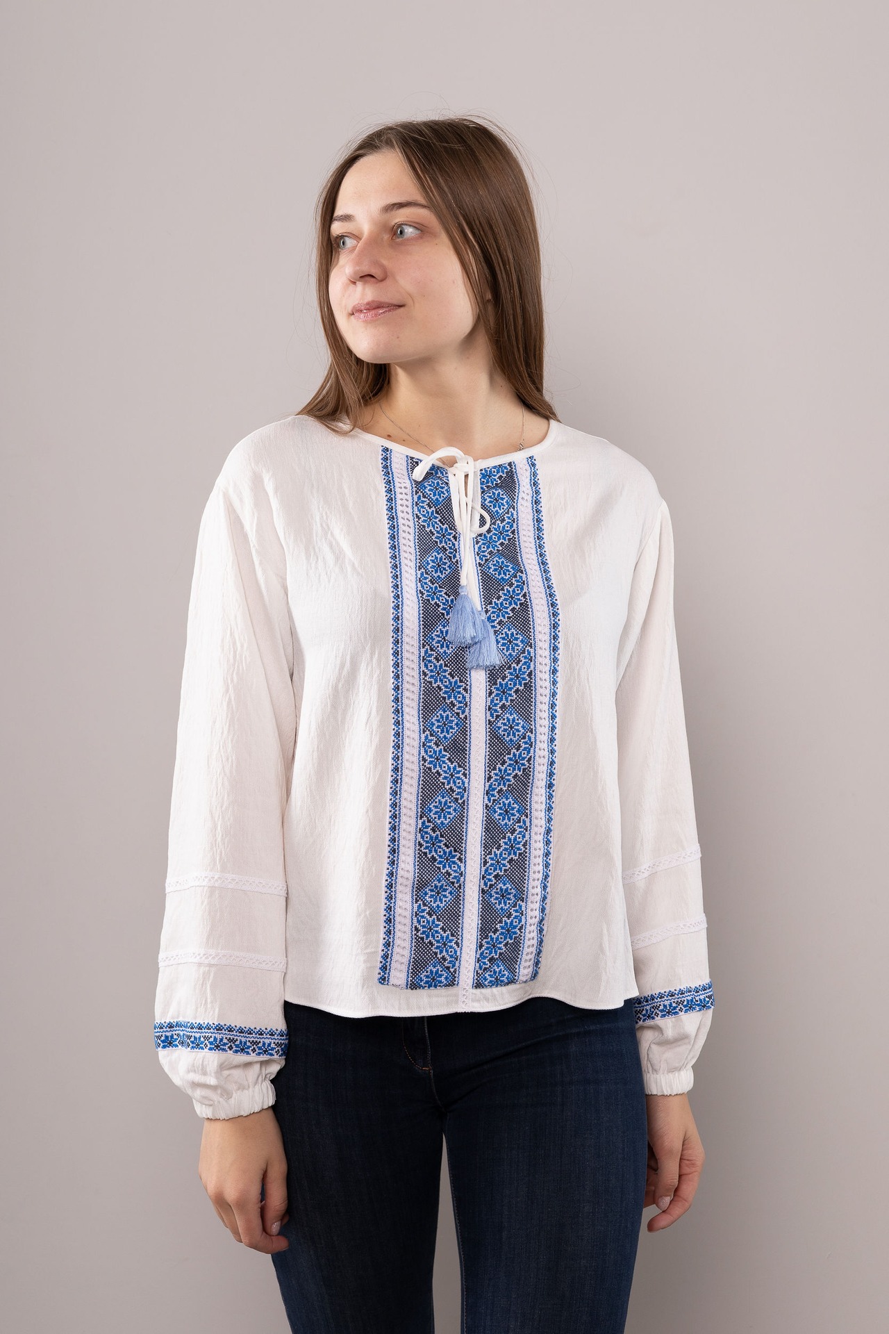 ウクライナ刺繍ヴィシヴァンカ クロスステッチ　手刺繍　ブラウス　麻　レディース・フリーサイズ - 1