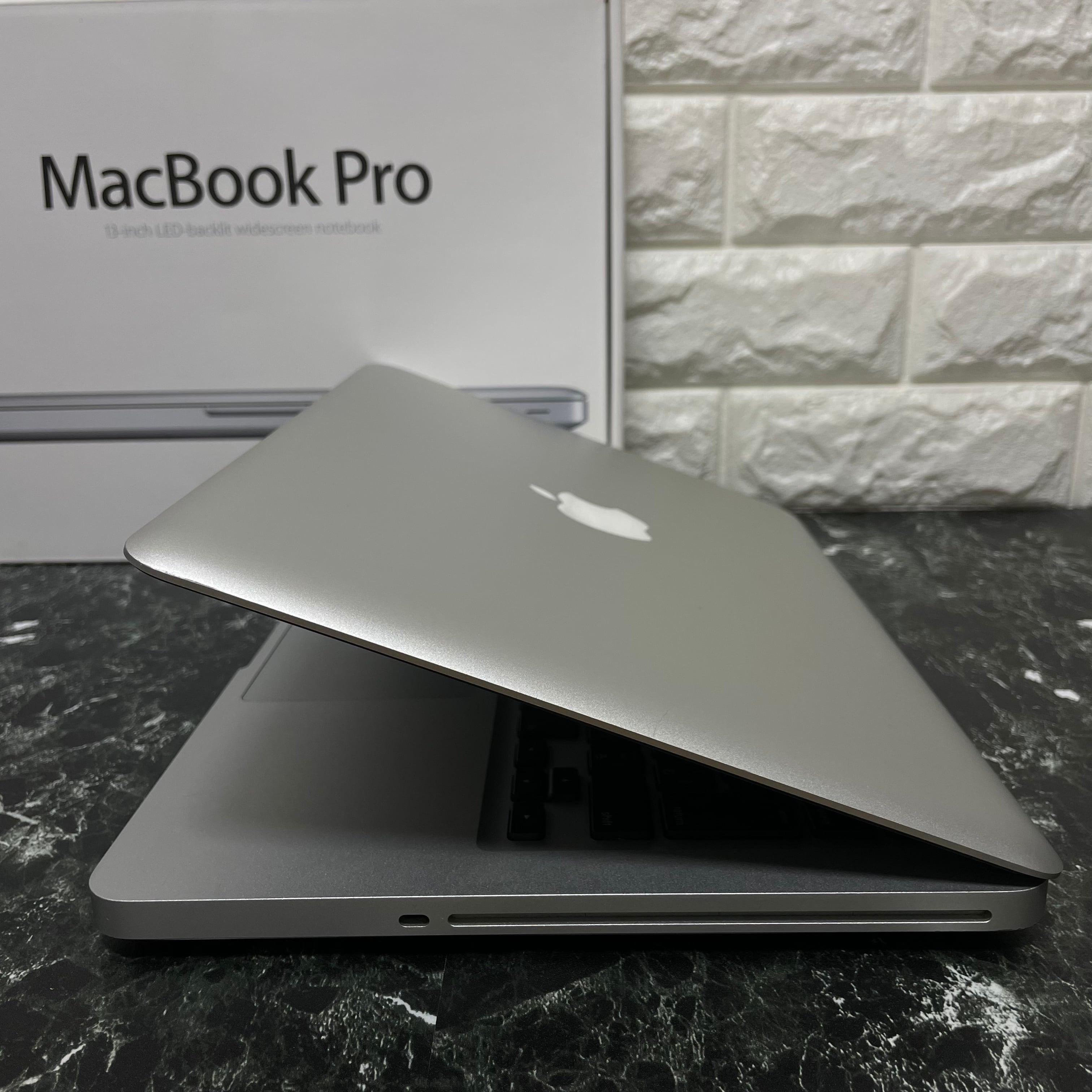 MacBook Pro 13｜Core i7｜メモリ8GB｜新品SSD240｜Mac&Win｜最新