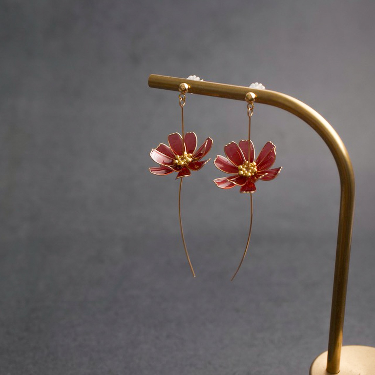 風と踊る秋桜 | Cosmos earrings