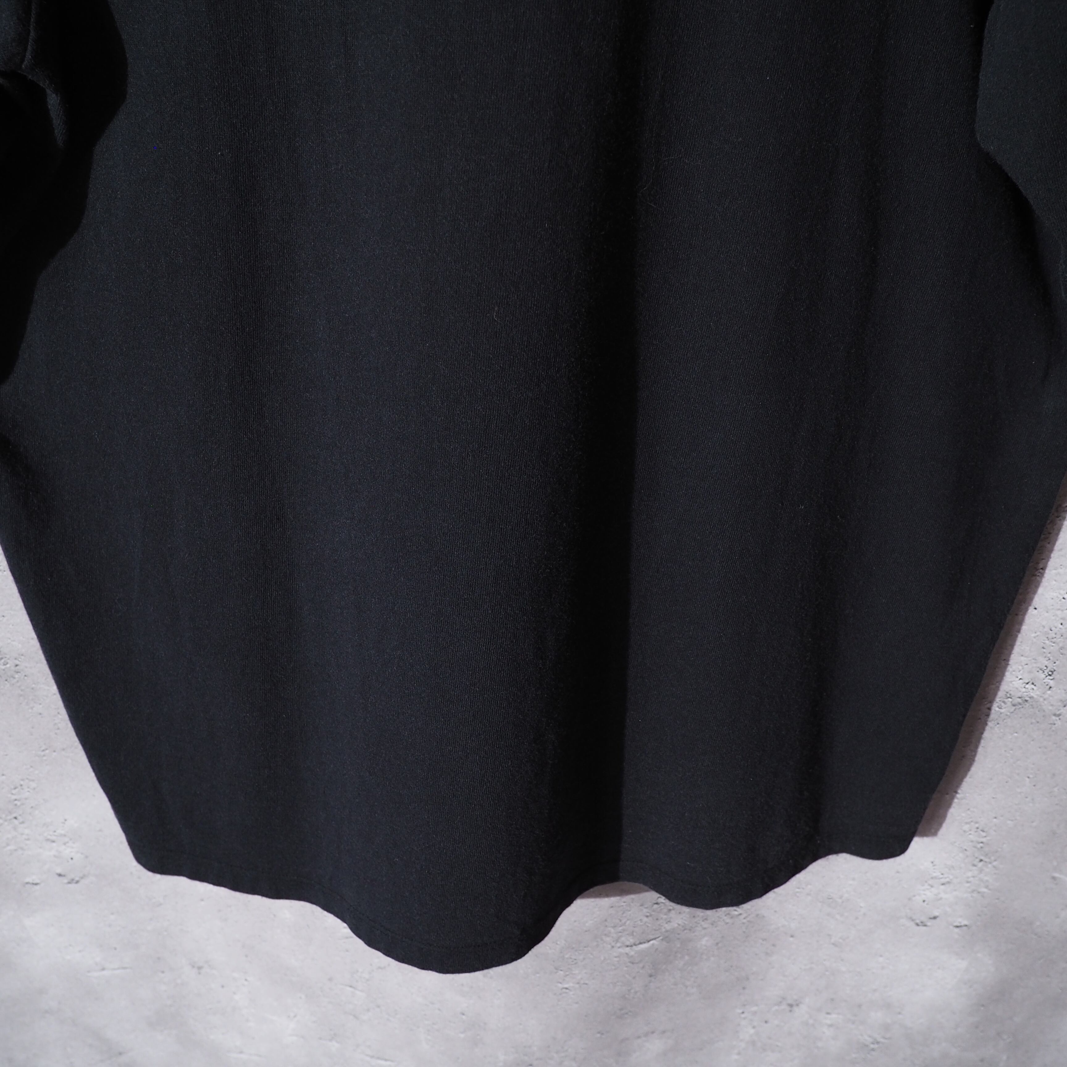 ” LAD MUSICIAN ” red lily painted loose black Tee