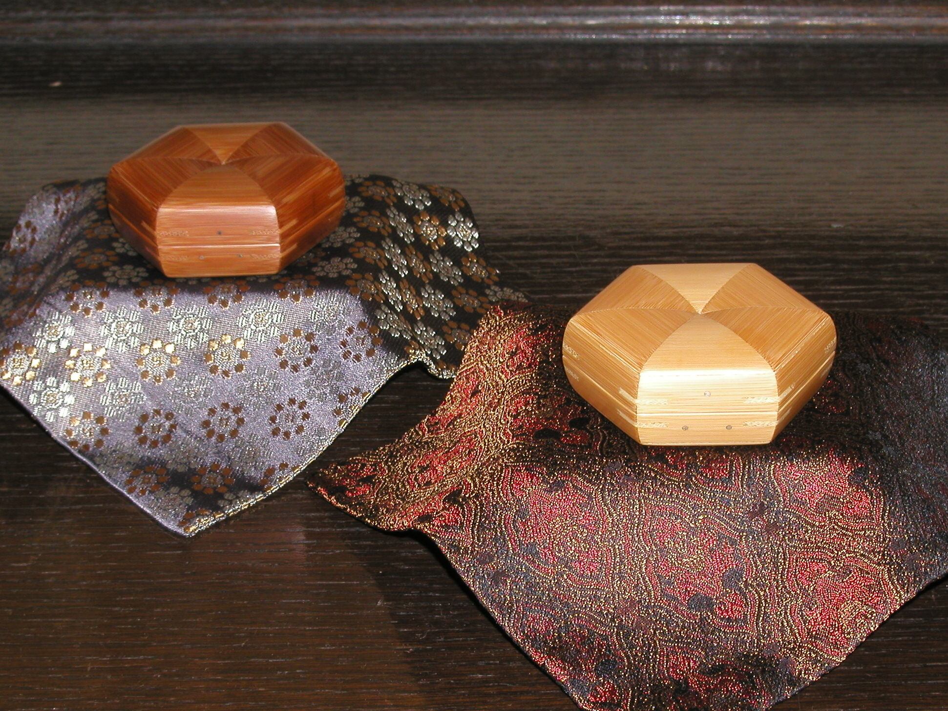 真 竹 六 角 香 合（中） | 大和美術工芸