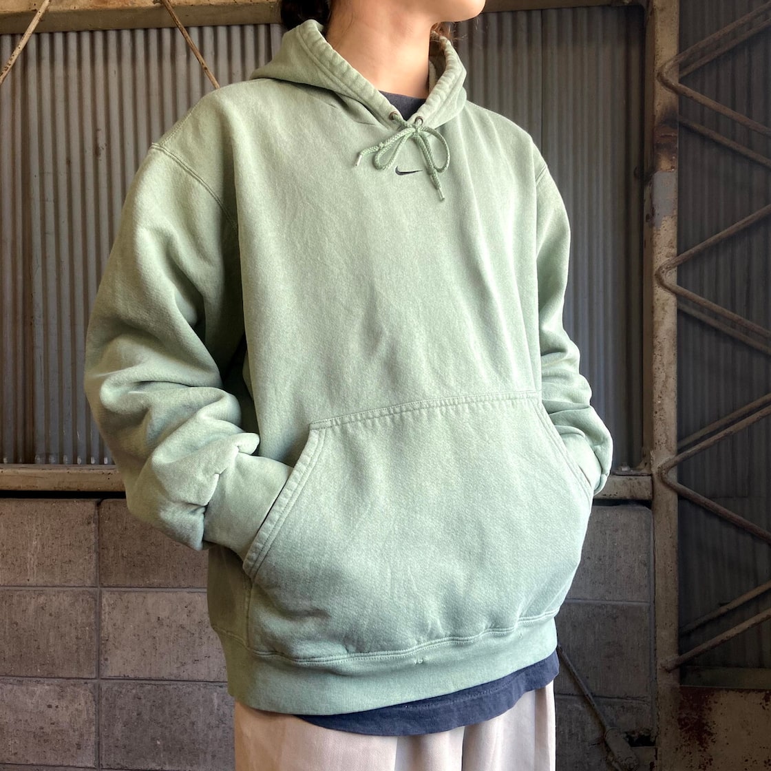 NIKE ナイキ スモールスウォッシュ センターロゴ刺繍 プルオーバー  