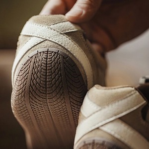 Urban Beige Runner Sneakers / アーバン ベージュ ランナー スニーカー