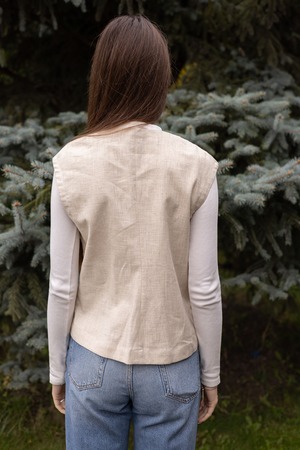 ウクライナ刺繍ヴィシヴァンカベスト 平行縫い　手刺繍　ブラウス　麻　レディース・フリーサイズ