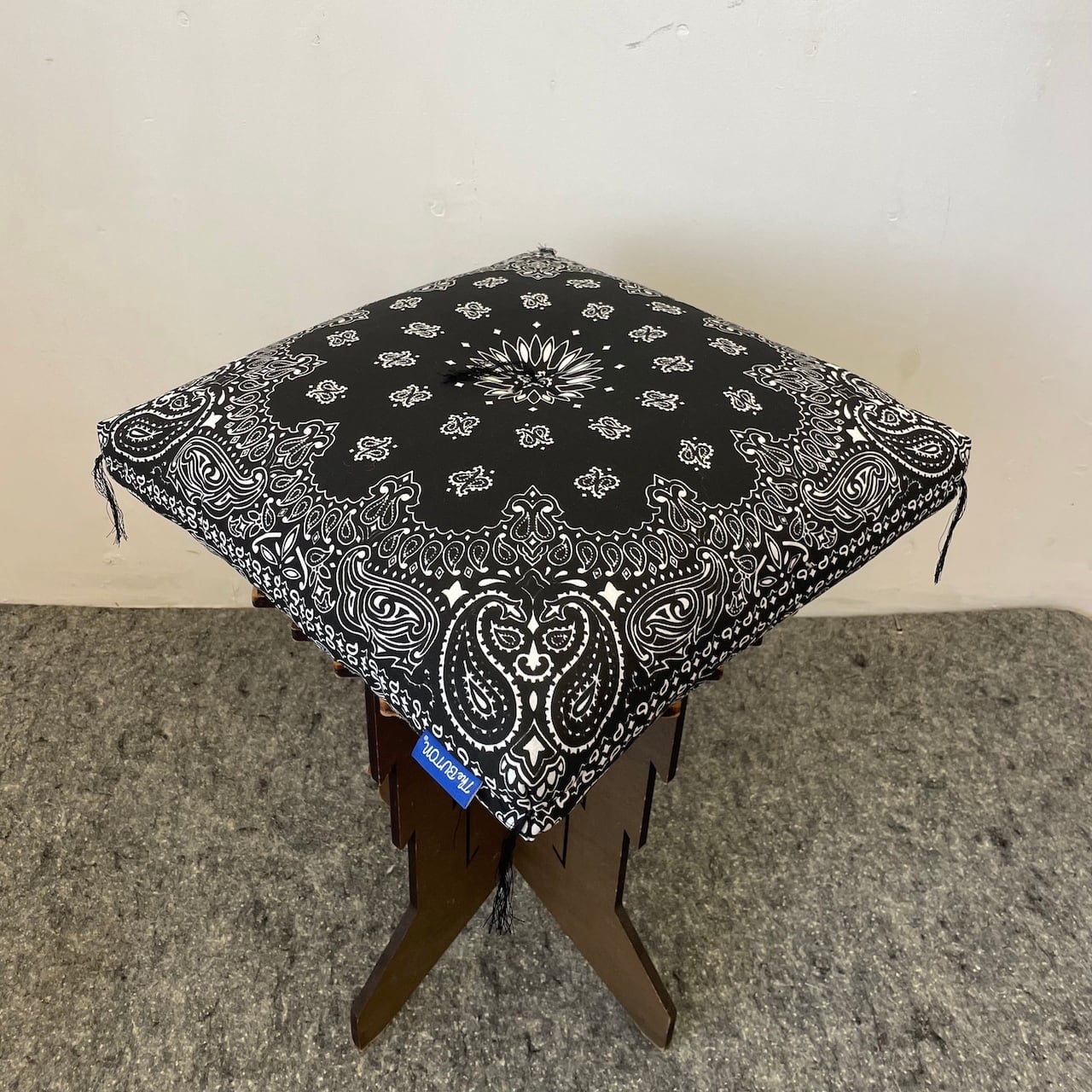 インテリア小物 TheBUTON/HAVE A HANK BANDANA/NAVY/座布団