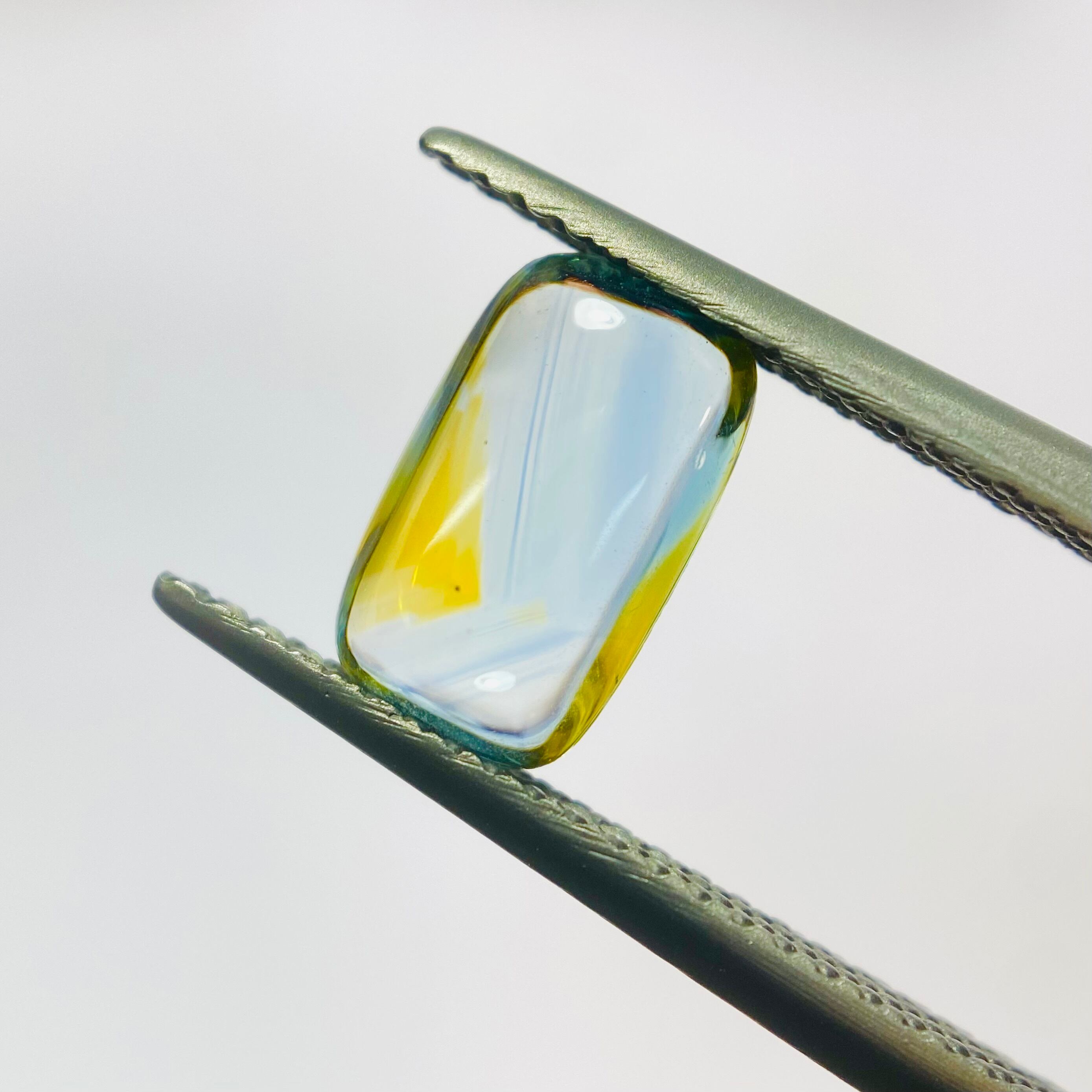 唯一無二のアートなサファイア