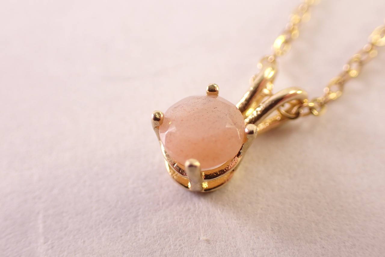 ピーチムーンストーンネックレス　0.81ct [D12‐167]