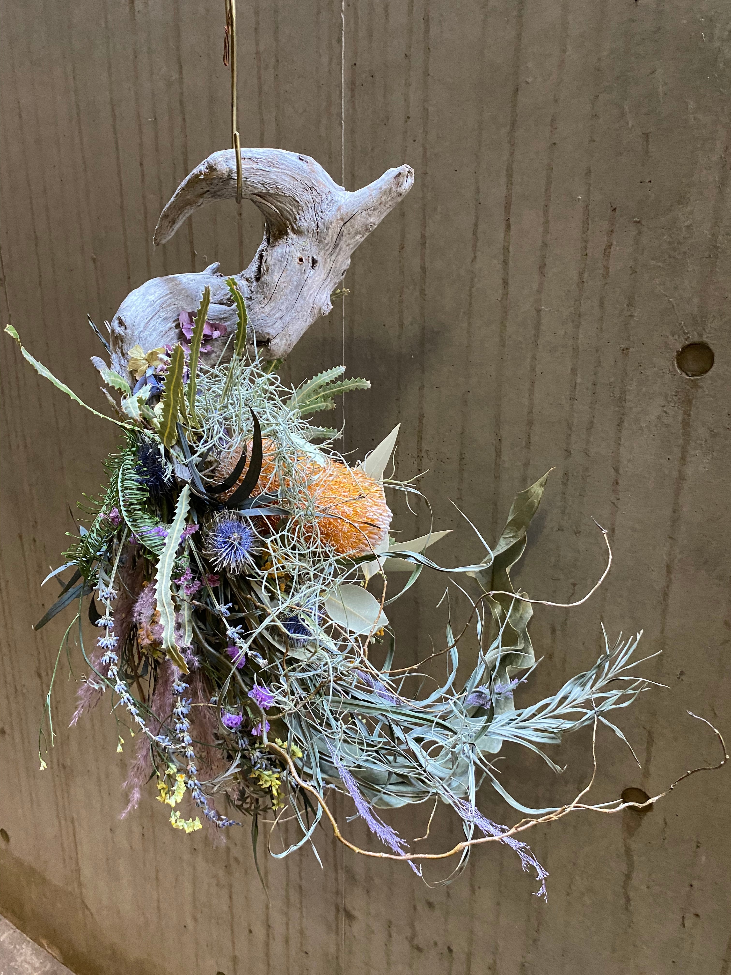 花と流木のオブジェ | dodotokyo