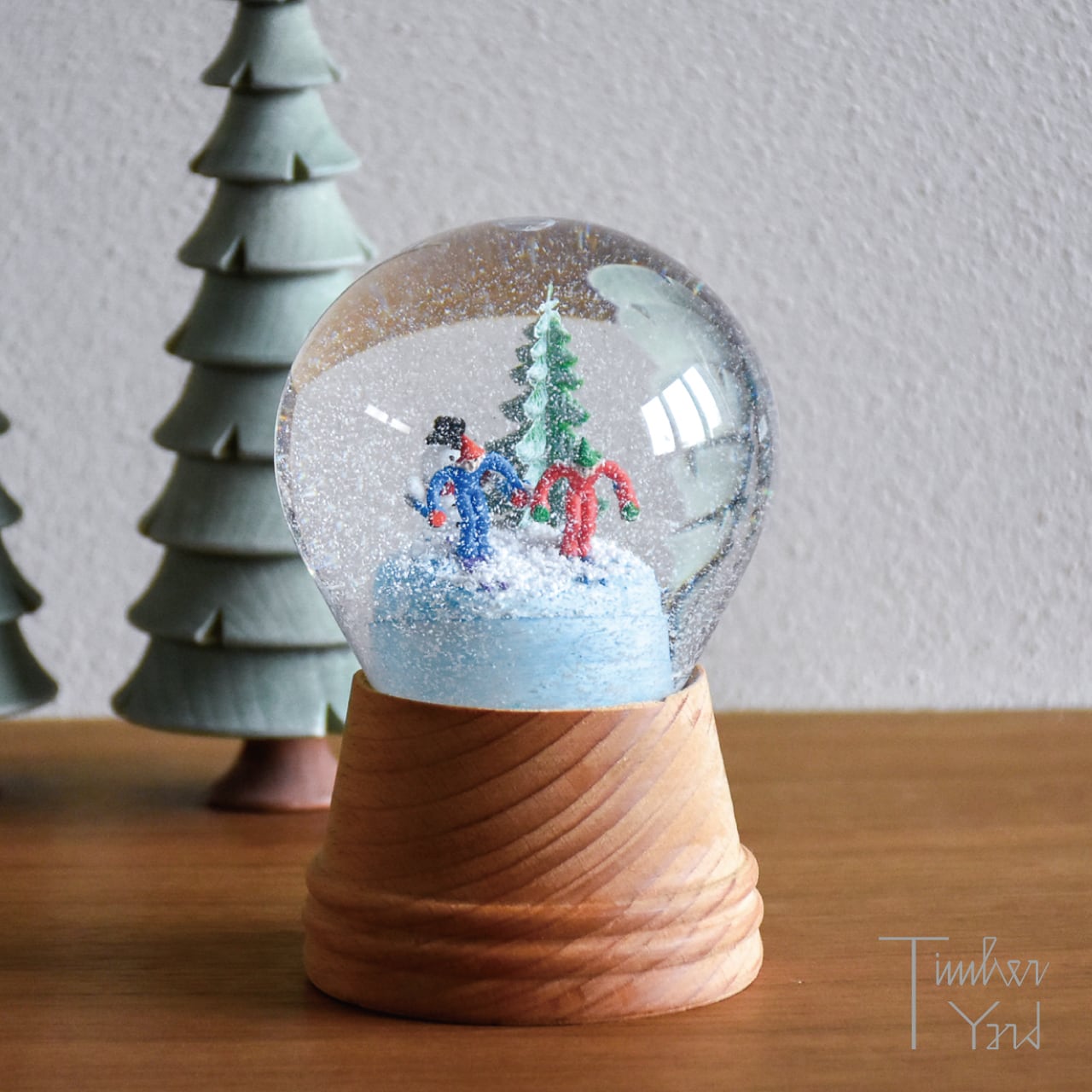 ONLINE限定】スノードーム / スキーヤーと雪だるま / 木製台座 / Φ8cm