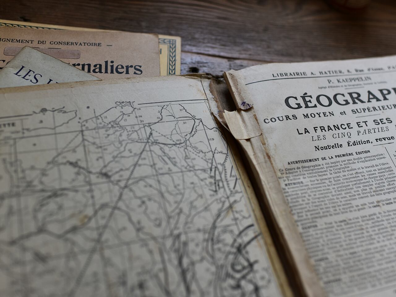 表紙のデッサンが美しい地理の本(B) *フランスアンティーク