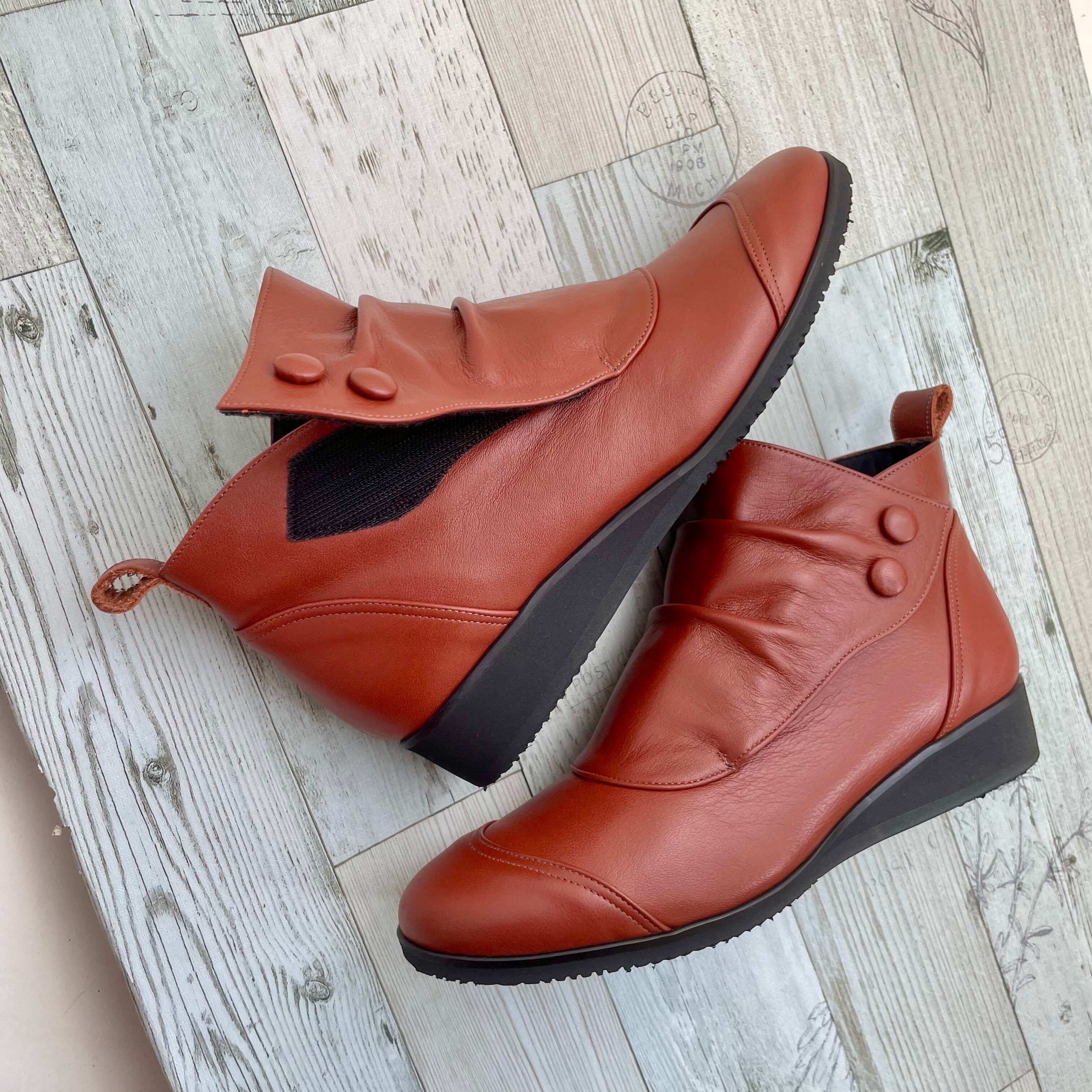 ラウンドトゥブーツ