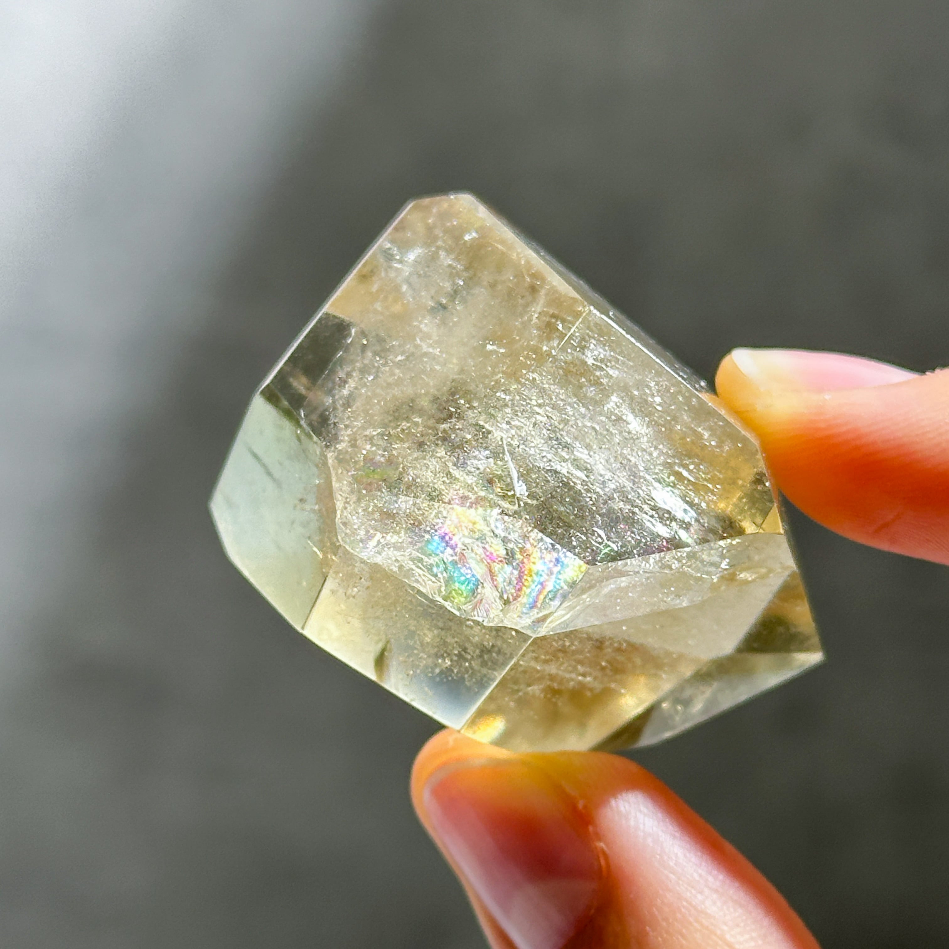 虹◎シトリン（黄水晶） フリーフォーム05◇ Citrine ◇ 天然石・鉱物
