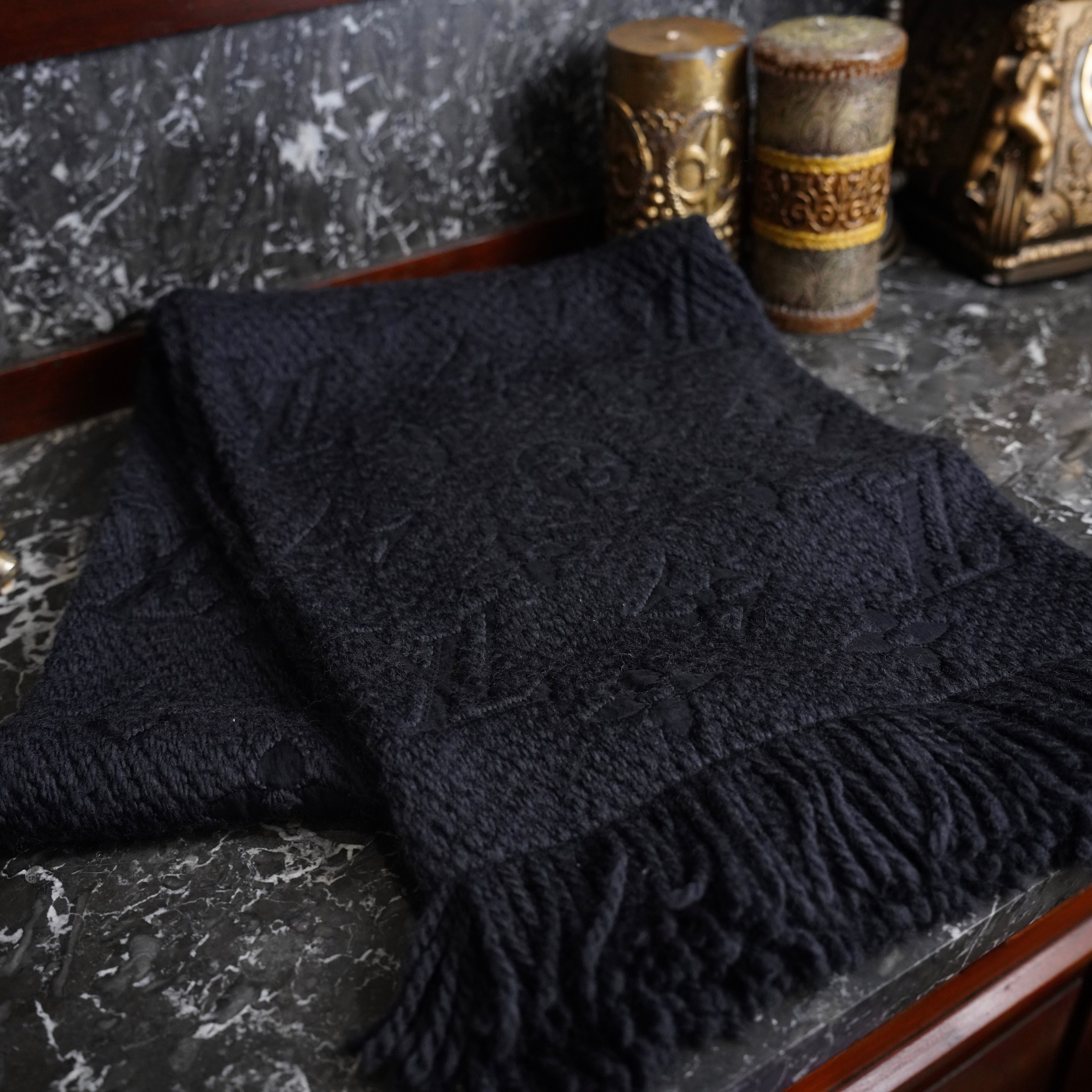 LOUIS VUITTON ECHARPE LOGO MANIA WOOL MUFFLER MADE IN ITALY/ルイ