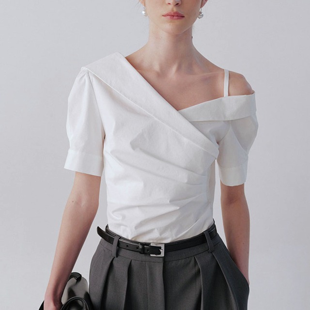 Asymmetrical  puff sleeve blouse