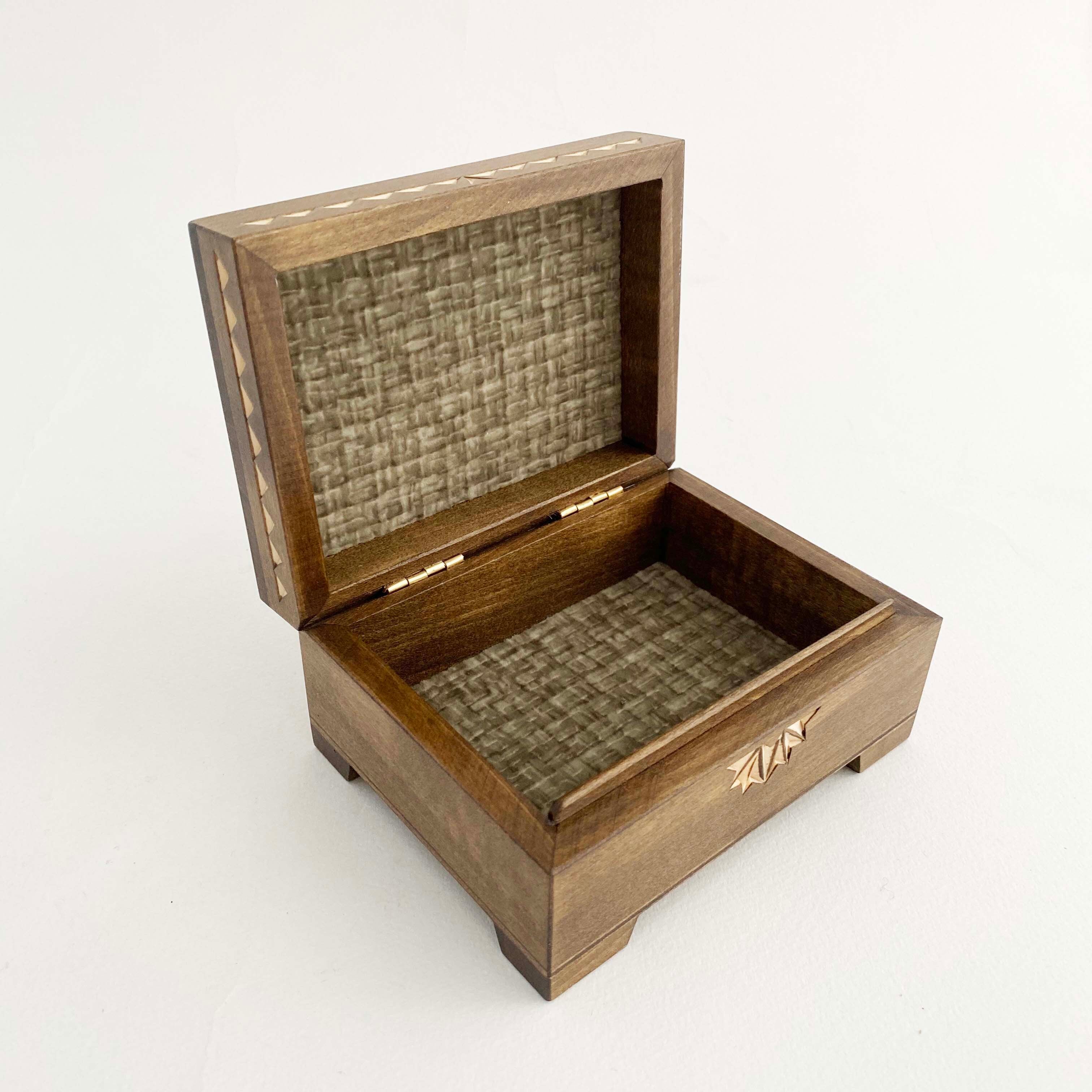 キーロフの木彫ひみつ箱（大）