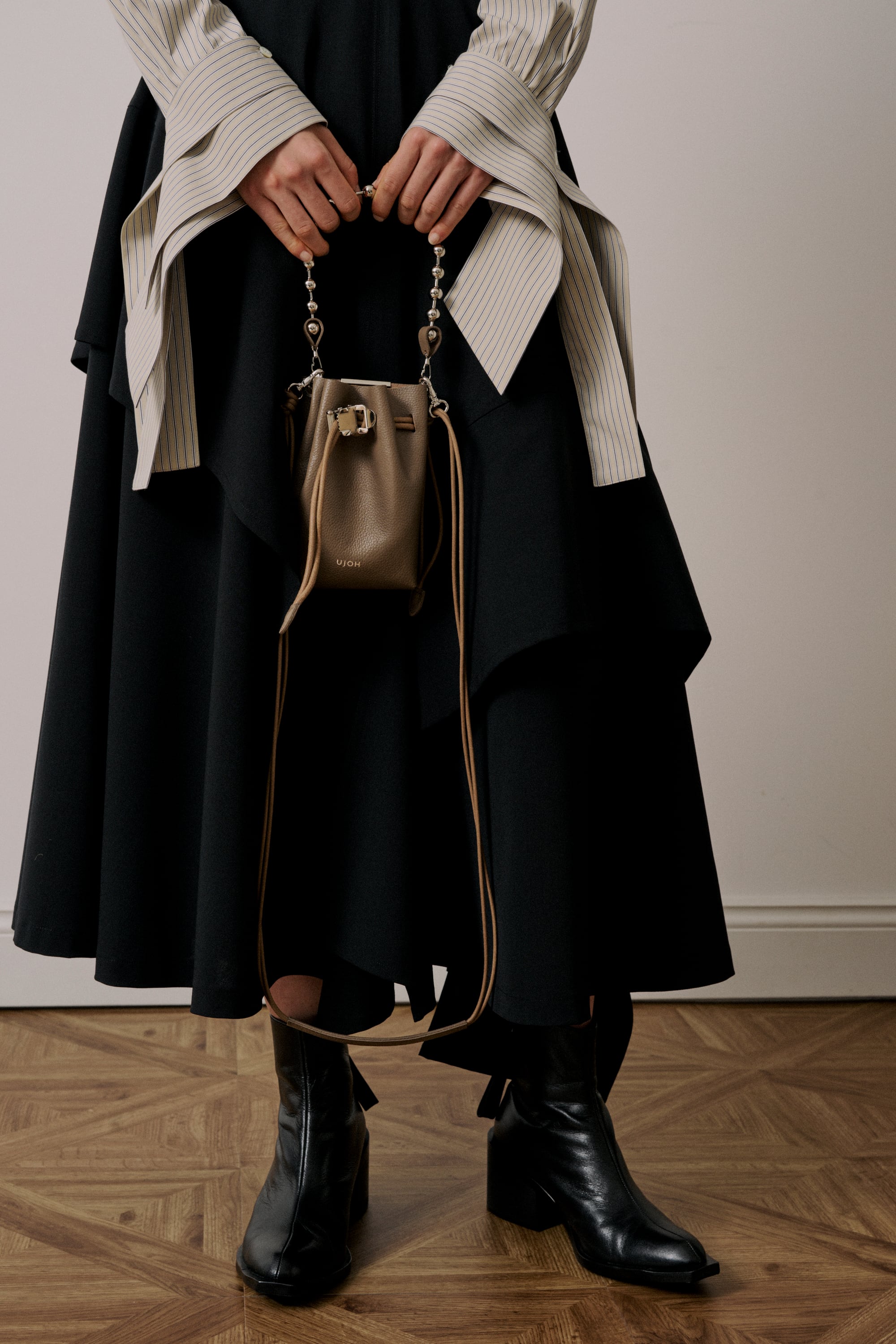 Ball Chain Handle Pouch / 牛革 / U744-A52-700 | UJOH ― UJOH ONLINE