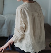刺繍レース リネンVネックブラウス