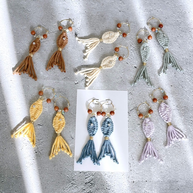 マクラメお魚フープピアス｜釣り好き・海モチーフ・魚・アクセサリー｜サージカルステンレスフープ