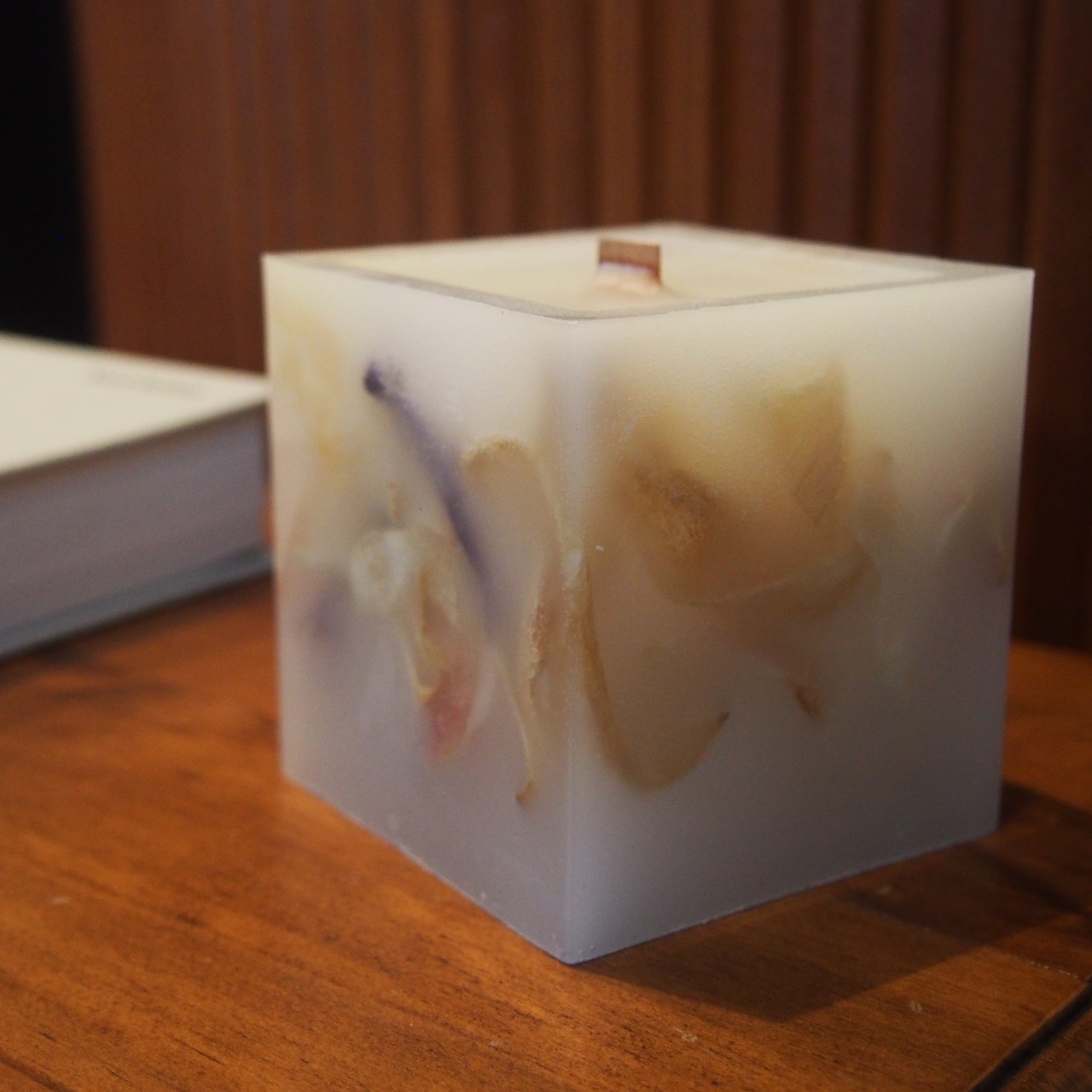 calm candle : tulip