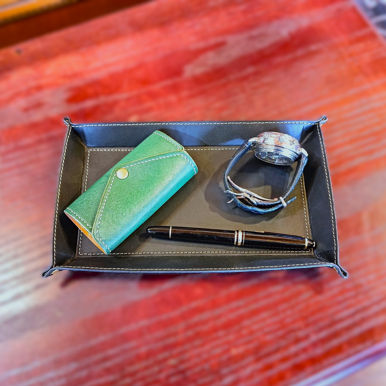 【全て手作りの一点もの革小物】置くだけで日常を彩るマルチキャッシュトレー