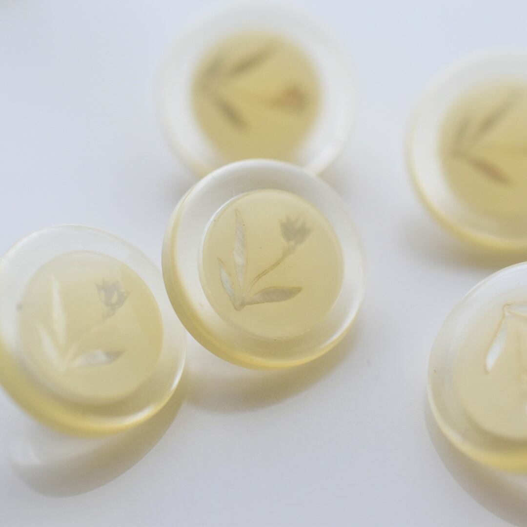 透かし白蝶貝1輪フラワー×アイボリー 13㎜