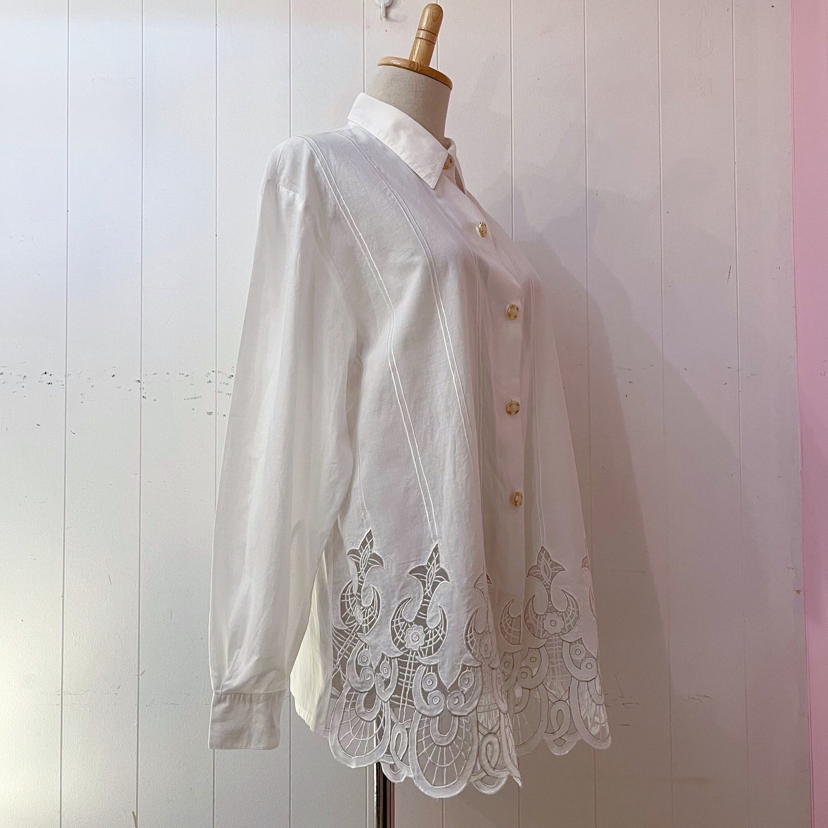 gold button hem lace blouse