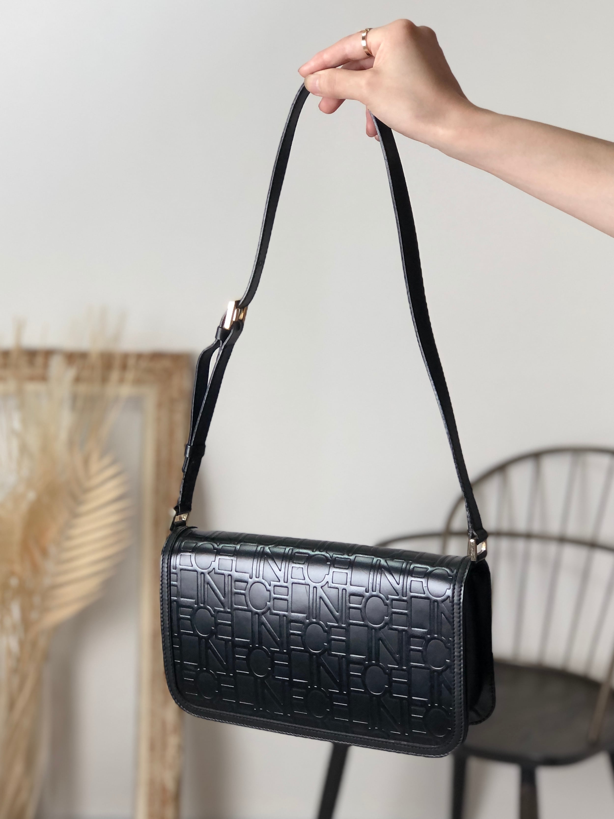 CELINE ブラック ショルダーバッグ CELINE ブラックレザー ショルダーバッグ