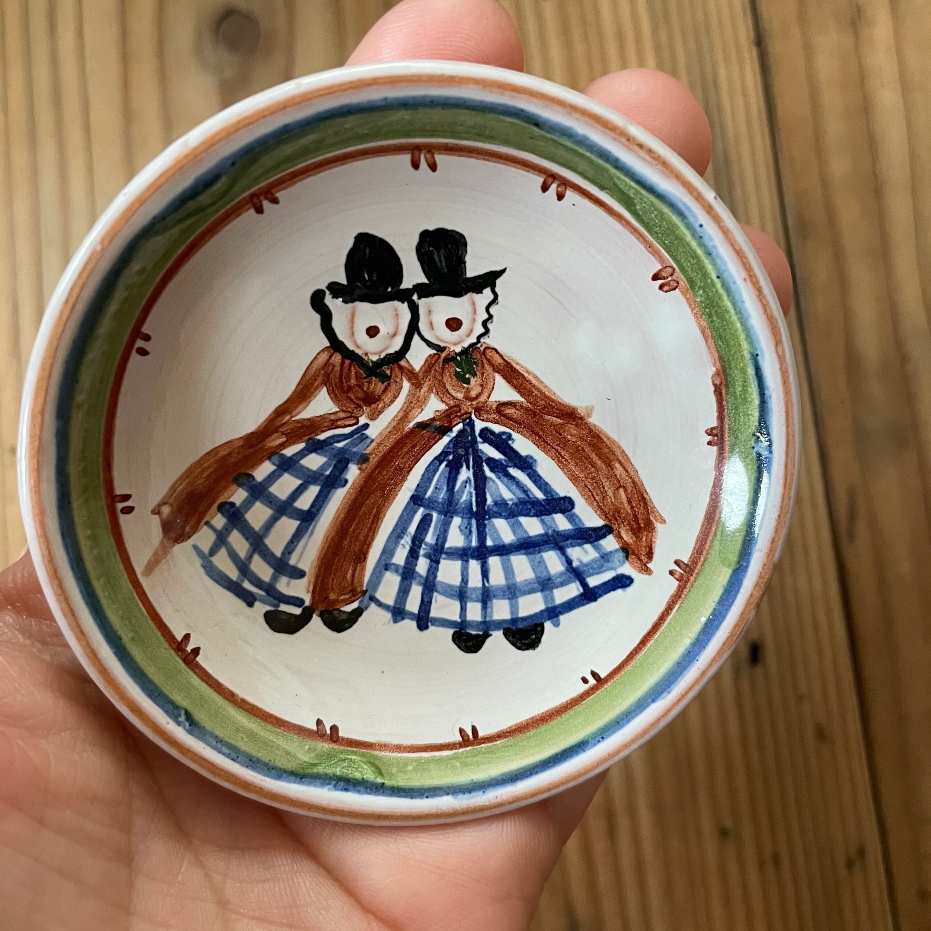 民族衣装の小皿1