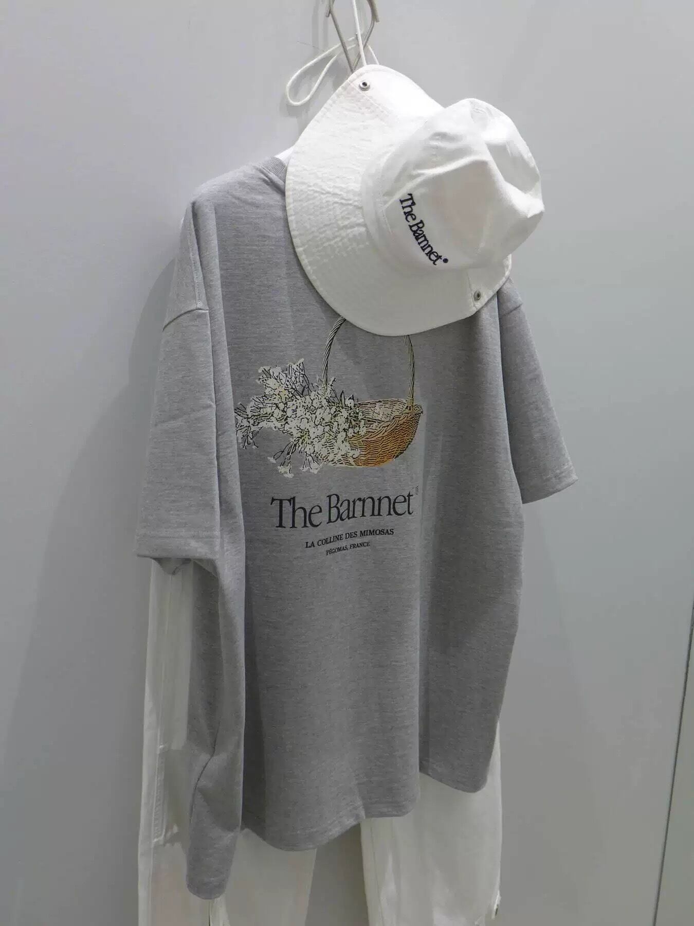 The Barnnet】White Flower Basket T-Shirt | in the mist
