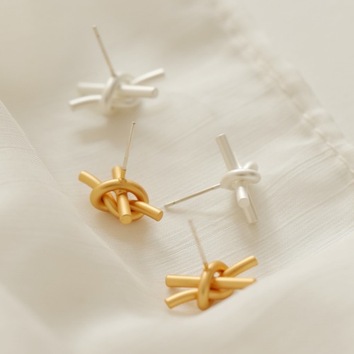 Mini Knot Earrings　T6031