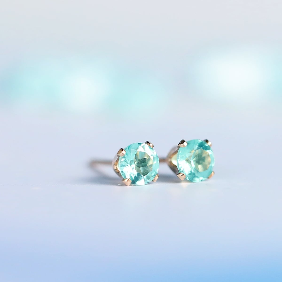 再入荷！マダガスカル産ブルーグリーンアパタイトのひと粒ピアス｜4mm