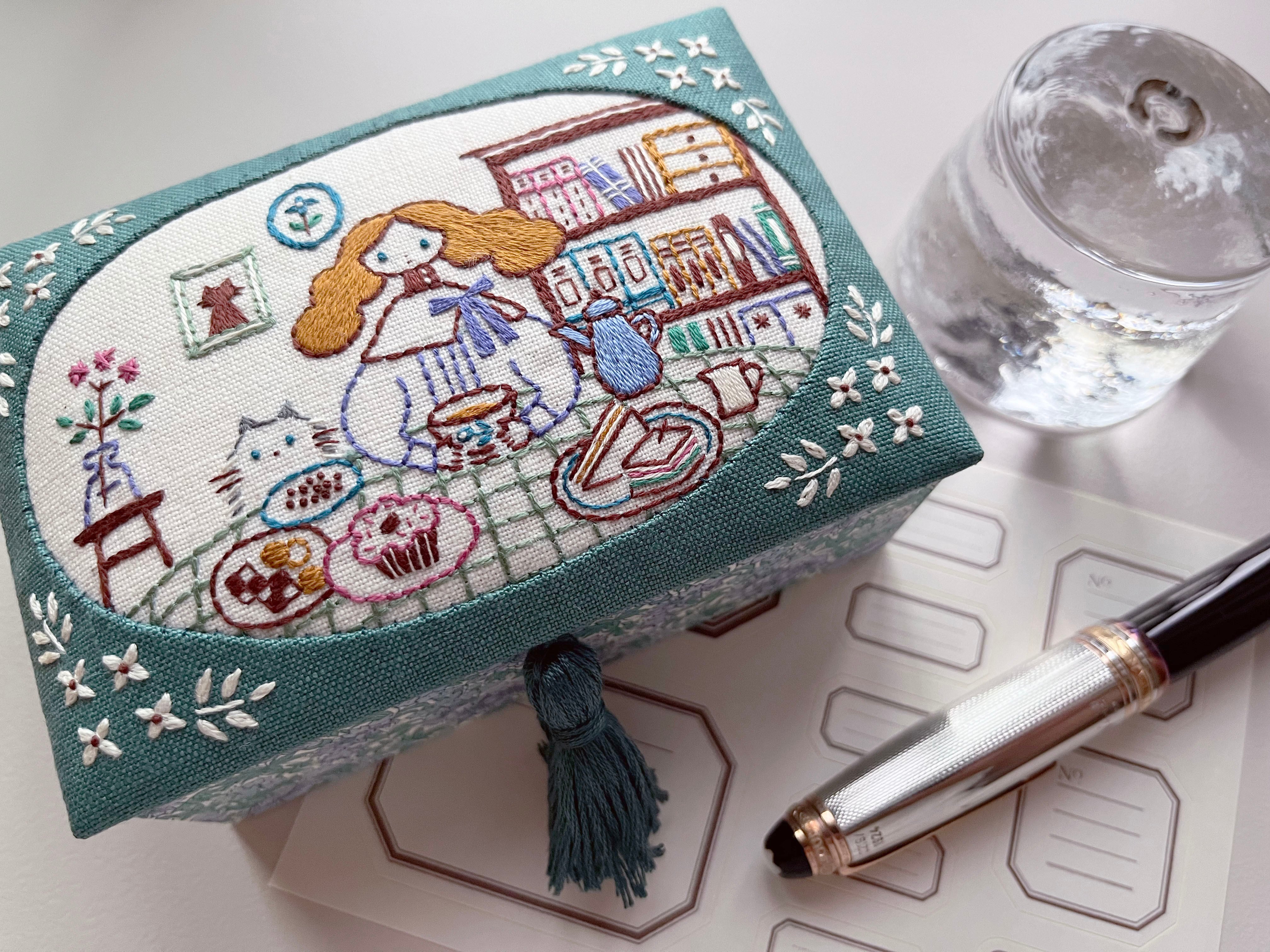 CAHIER刺繍教室 教材キット 「小さなカルトナージュボックス」