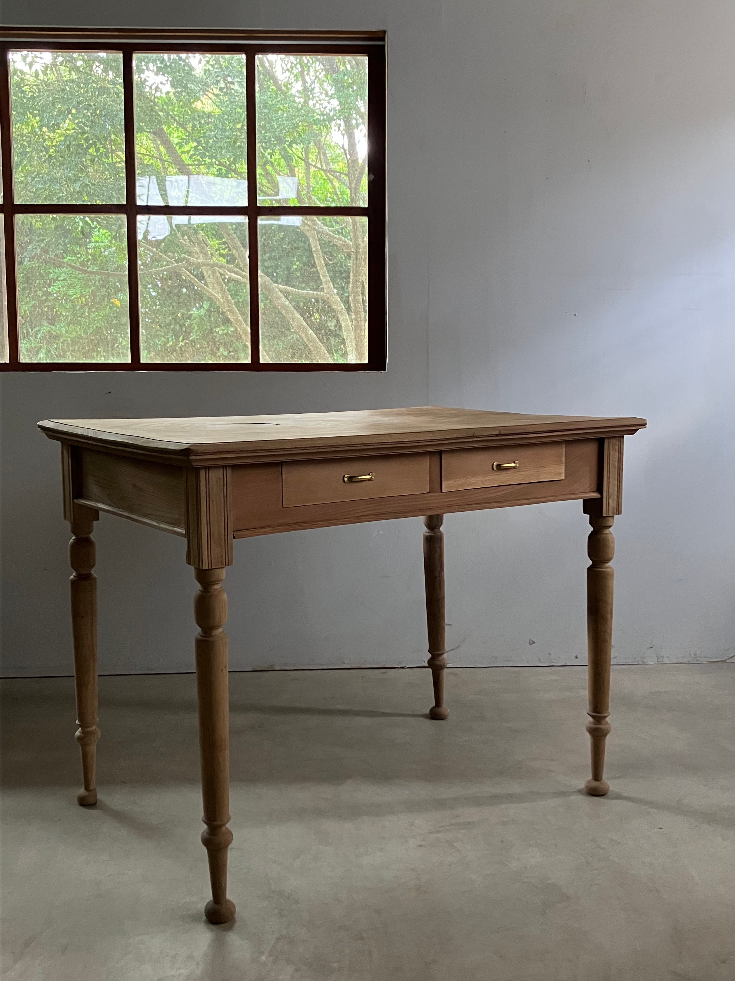 Lathe legs dining table /