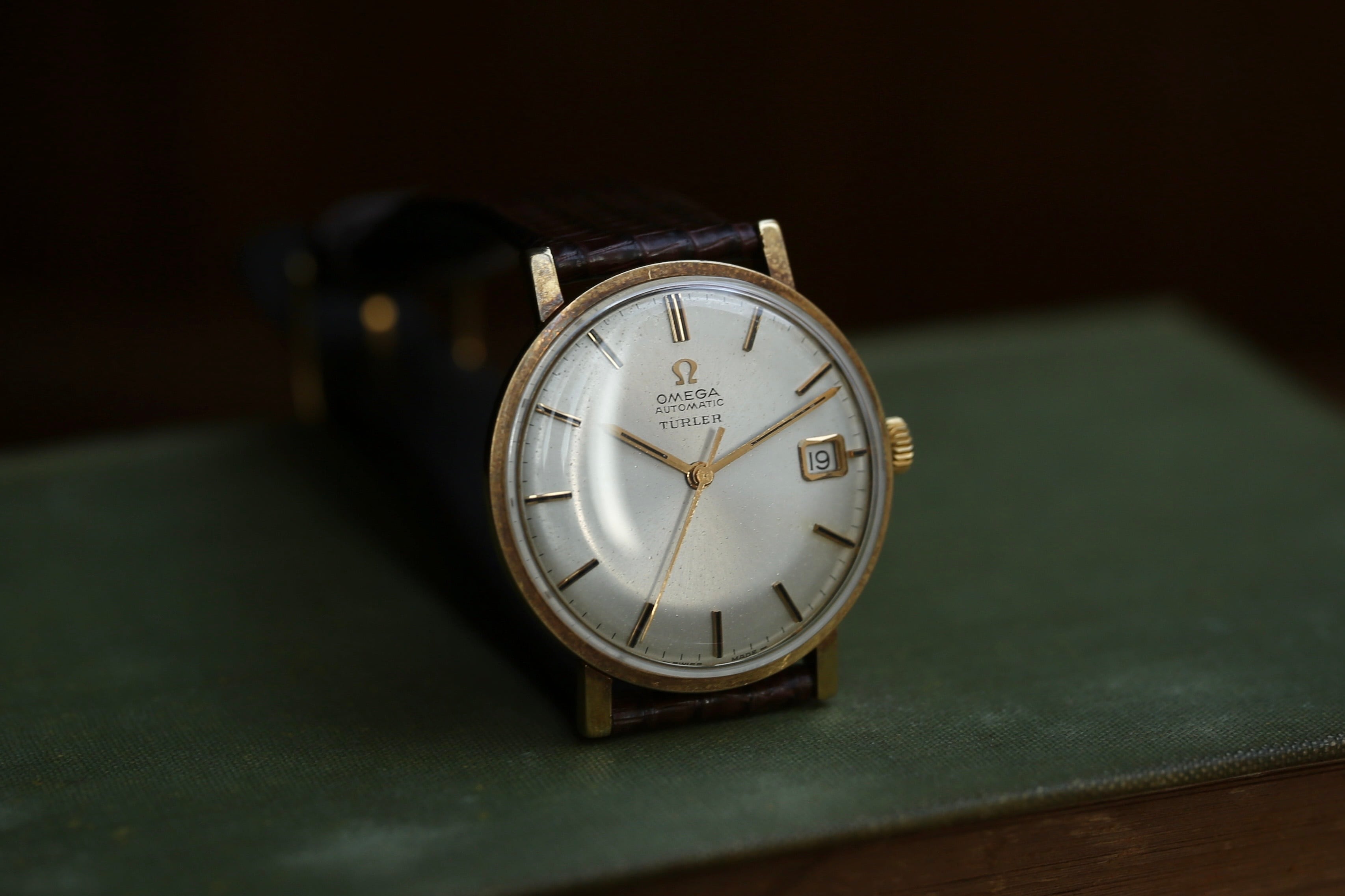TURLER チューラー スイス製 置時計 OMEGA】 1965年製 オメガ ノンネーム TURLER(チューラー)別注 18金無垢