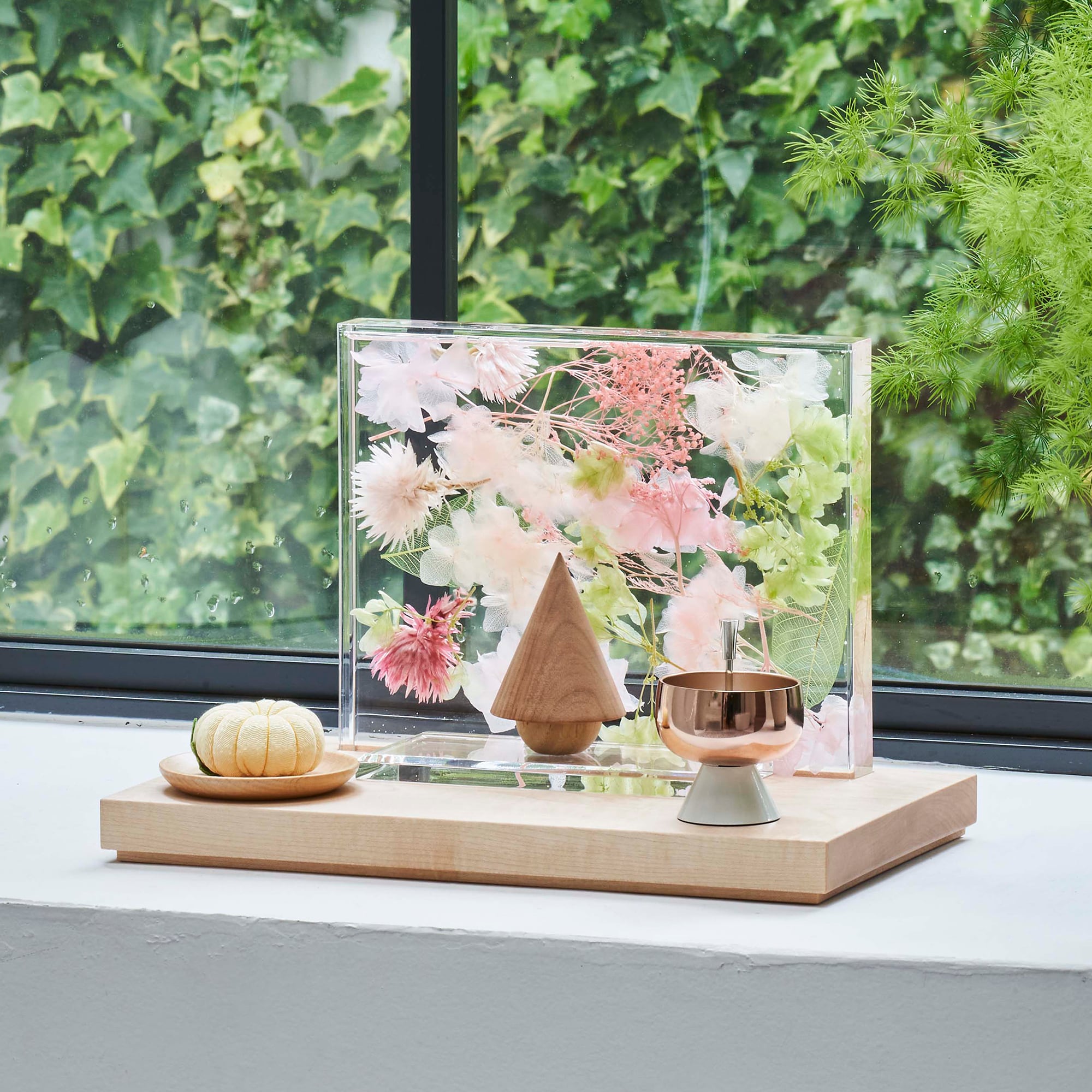 小さな仏壇 手元供養棚 ハーバリウム ゆらかステージ | Hagiwara Design