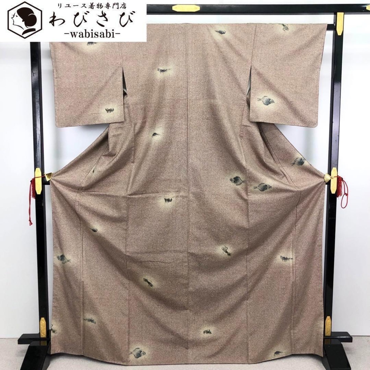 紬着物 作家物 生つむぎ 魚 烏賊 蟹 薄小豆色 トールサイズ K-3030  