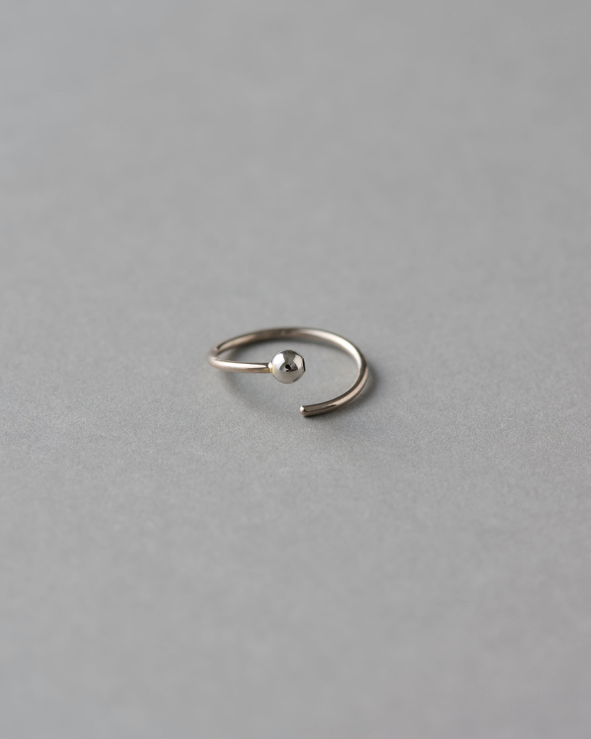 極細フープピアス hoop earring K18WhiteGold LJ22017P | LANIE