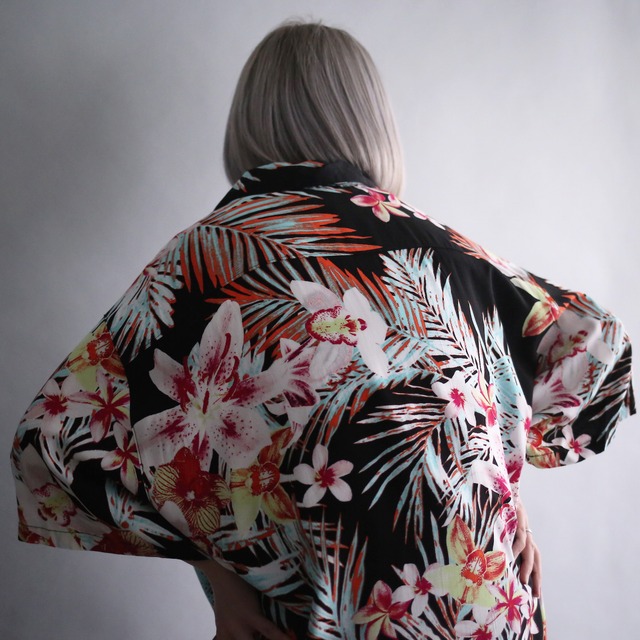 good coloring and over size botanical h/s shirt