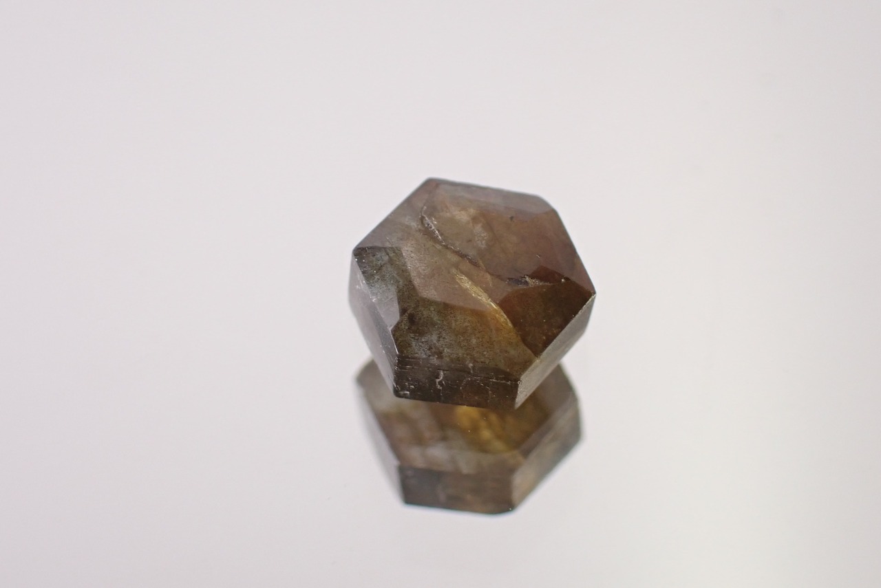 マダガスカル産ラブラドライト　1.22ct　 [D9-86]