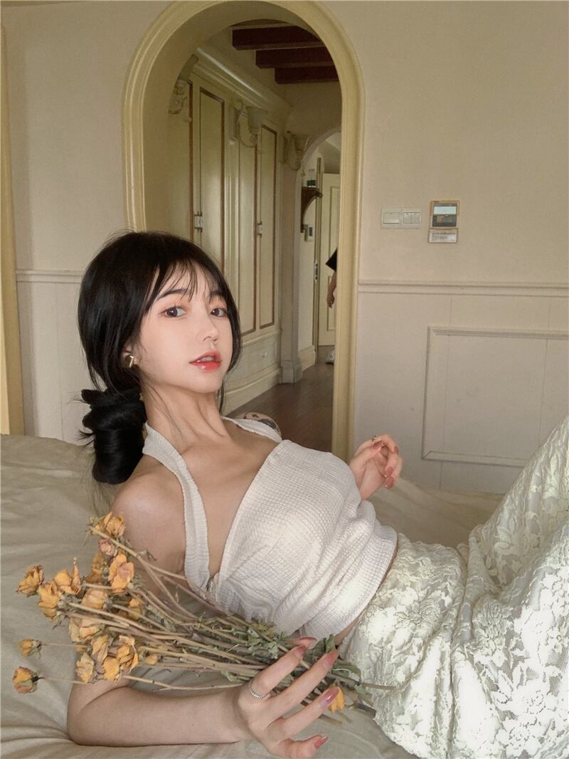 ホルターサマートップス ショート 大人ガーリー スウィート キュート カジュアル 夏物 ブラックストロベリース20346184420