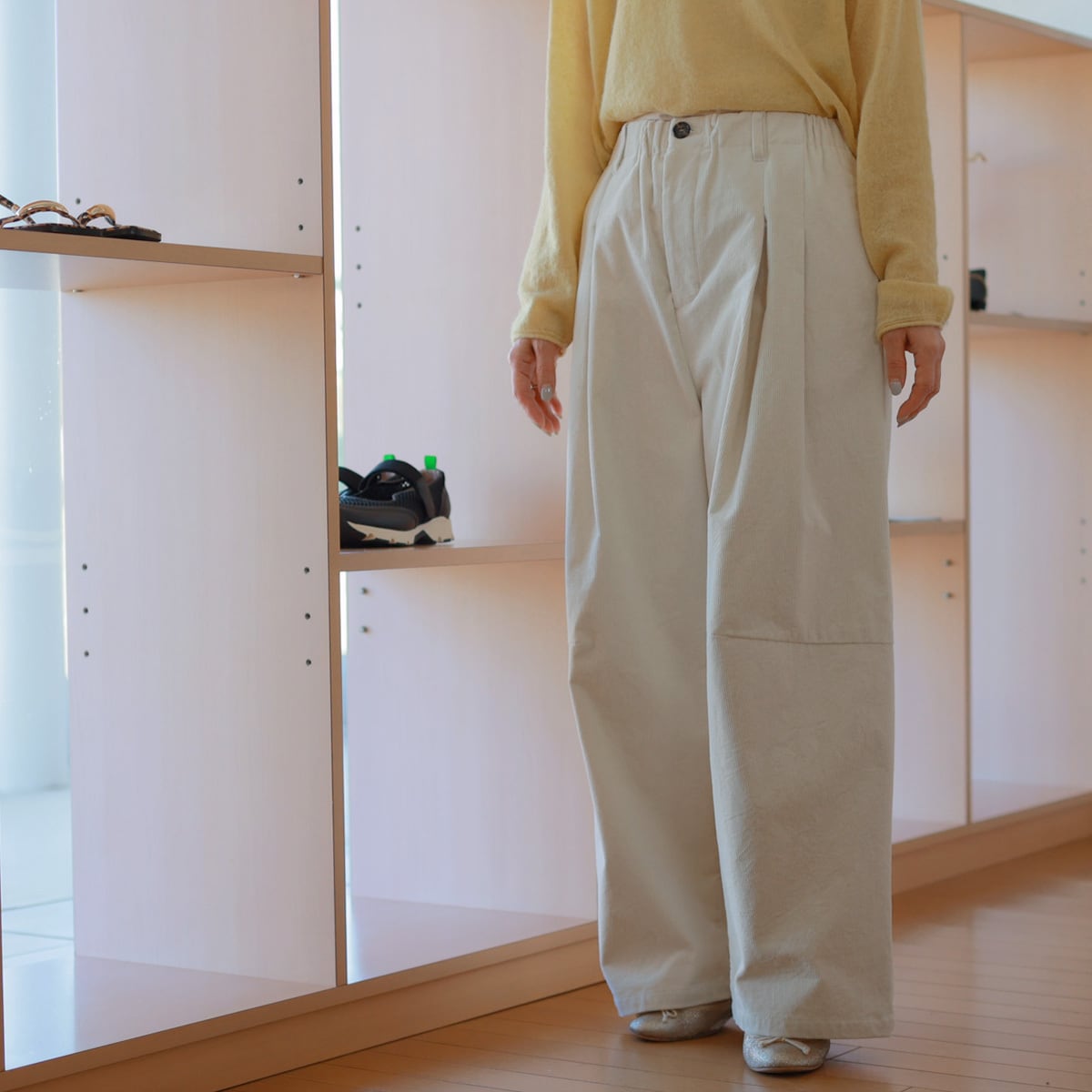 WYTE / ワイト コクーンワイド コーデュロイパンツ | 洗える細畝コーデュロイ。立体コクーンの抜け感大人ボトム