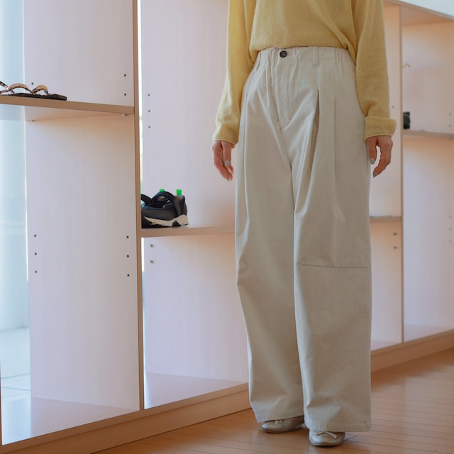 WYTE / ワイト コクーンワイド コーデュロイパンツ | 洗える細畝コーデュロイ。立体コクーンの抜け感大人ボトム