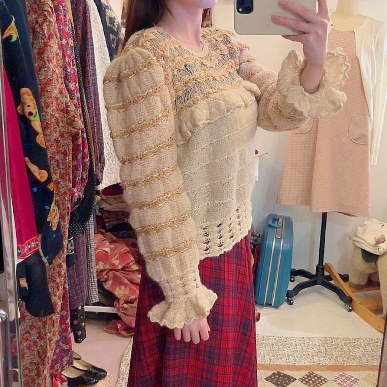 ruffle cuffs gold lame knit