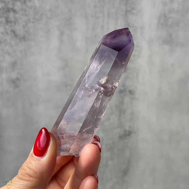 ブラジル・コルデイロス産 パープルファントムアメジスト｜研磨ポイント・一点もの