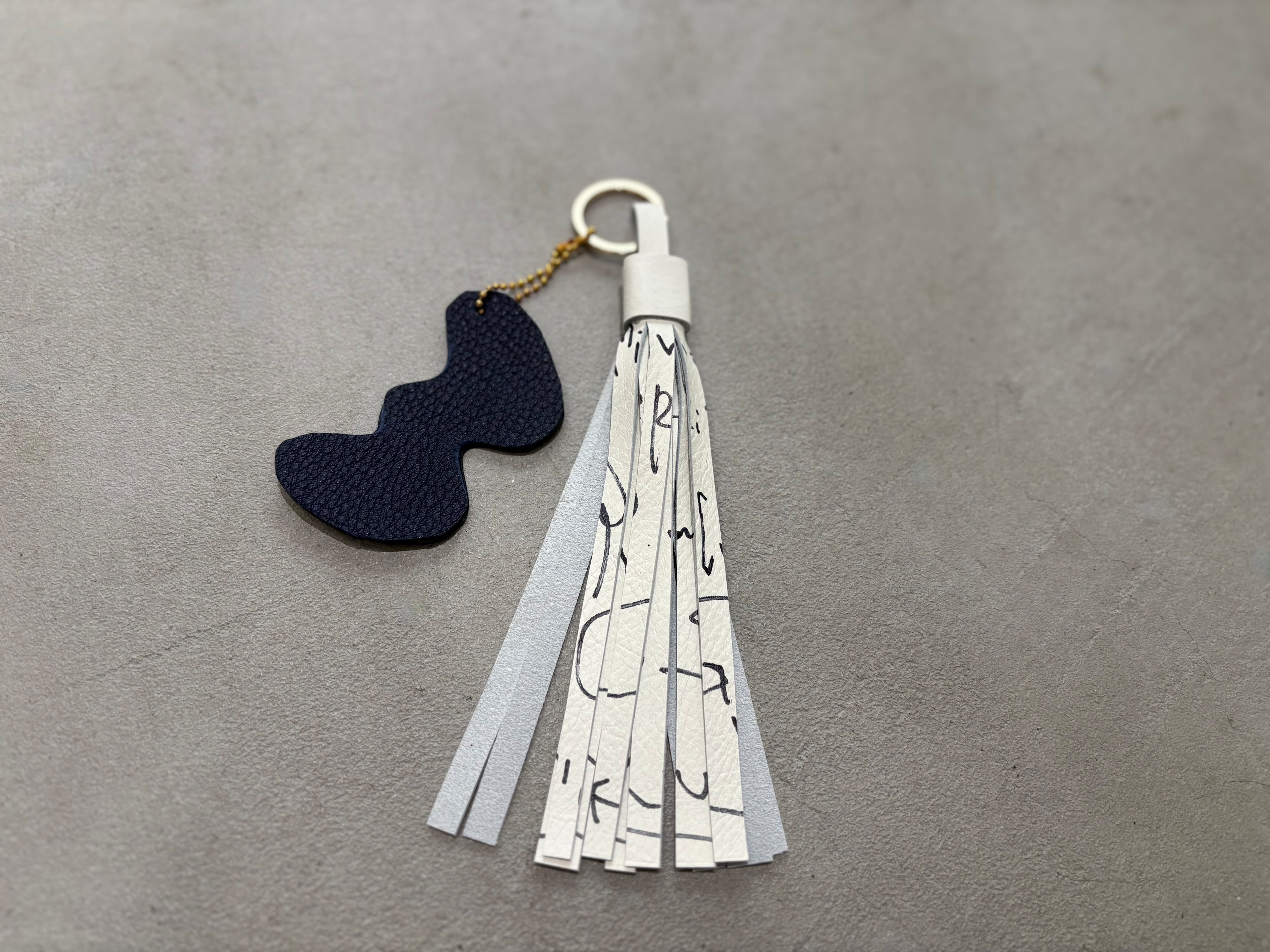accessory | minority