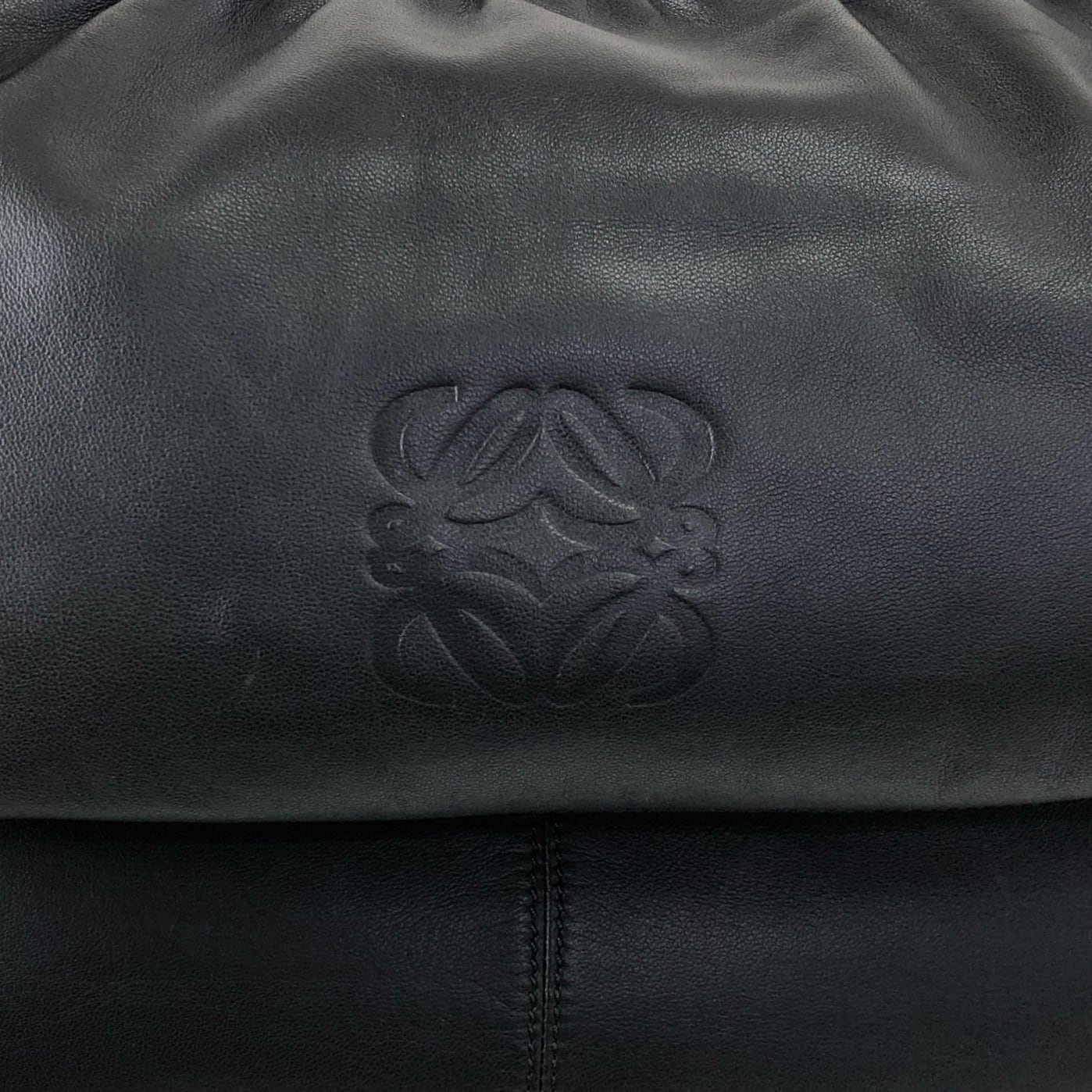 LOEWE ロエベ ショルダーバッグ ブラック アナグラム型押し ナッパ