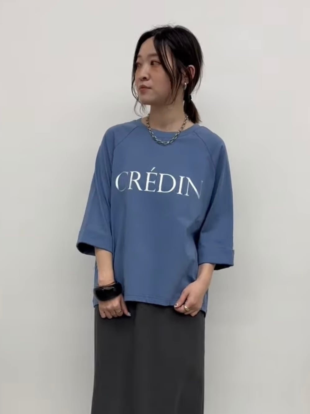 新品未使用 CLOCHE クロシェ チュールロゴTシャツ　ブラック×ベージュ 送料無料】CLOCHE(クロッシェ)箔ロゴプルオーバ Tシャツ